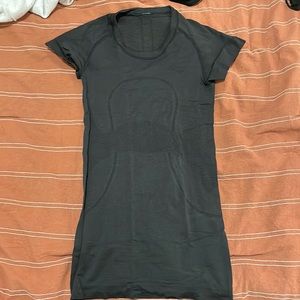 Lululemon black swiftly tee size 2